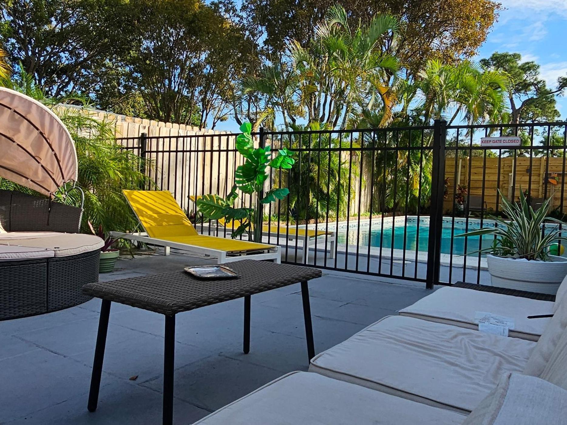Equipped House W Pool & Patios, Near The Beaches, Prime Location- Ideal For Small Families, Coastal Haven Fort Lauderdale Bagian luar foto