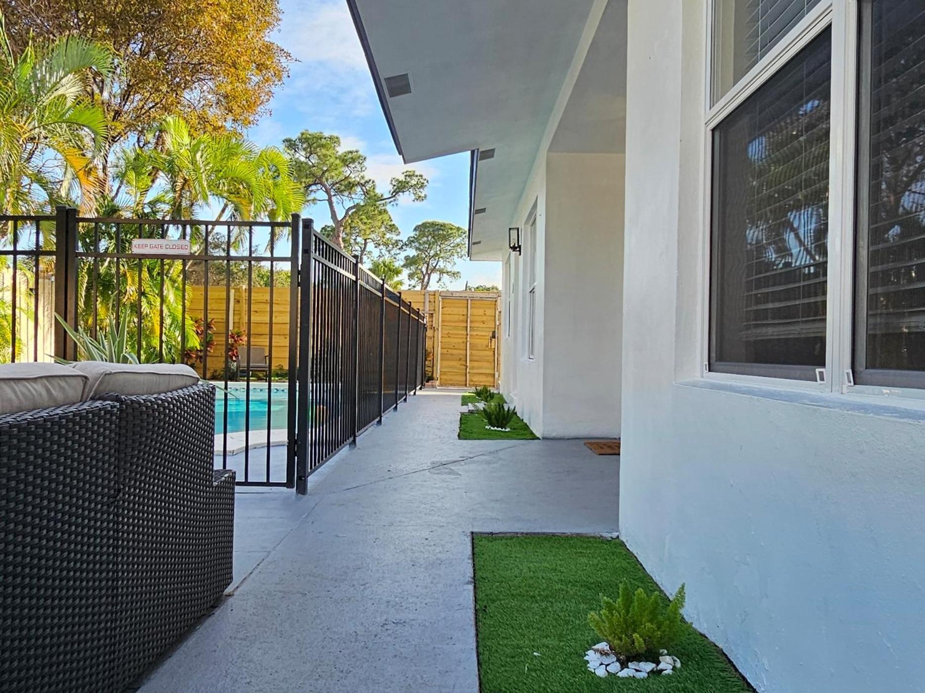 Equipped House W Pool & Patios, Near The Beaches, Prime Location- Ideal For Small Families, Coastal Haven Fort Lauderdale Bagian luar foto