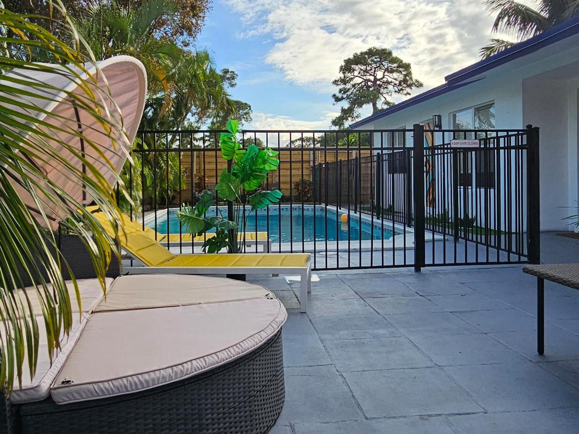 Equipped House W Pool & Patios, Near The Beaches, Prime Location- Ideal For Small Families, Coastal Haven Fort Lauderdale Bagian luar foto