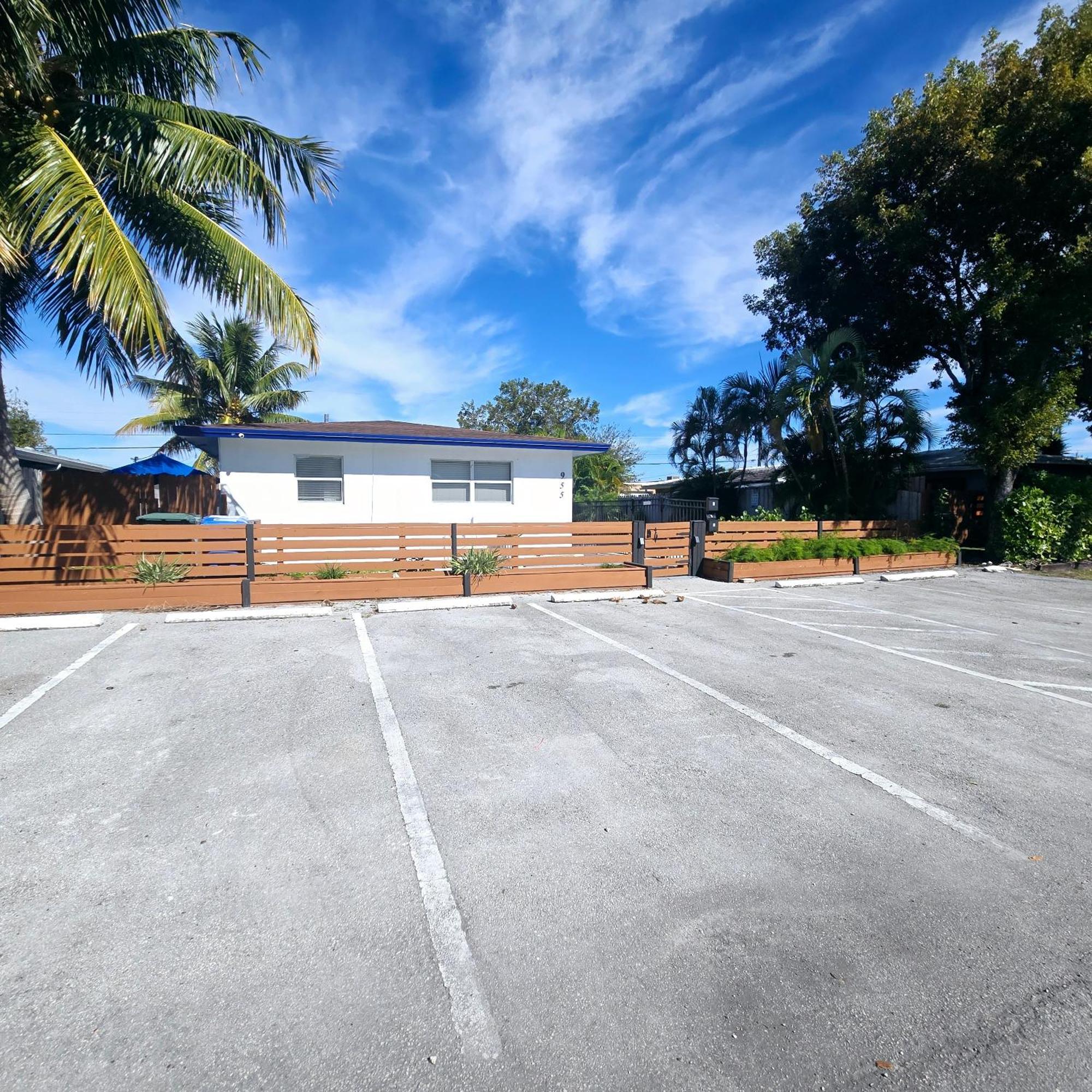 Equipped House W Pool & Patios, Near The Beaches, Prime Location- Ideal For Small Families, Coastal Haven Fort Lauderdale Bagian luar foto