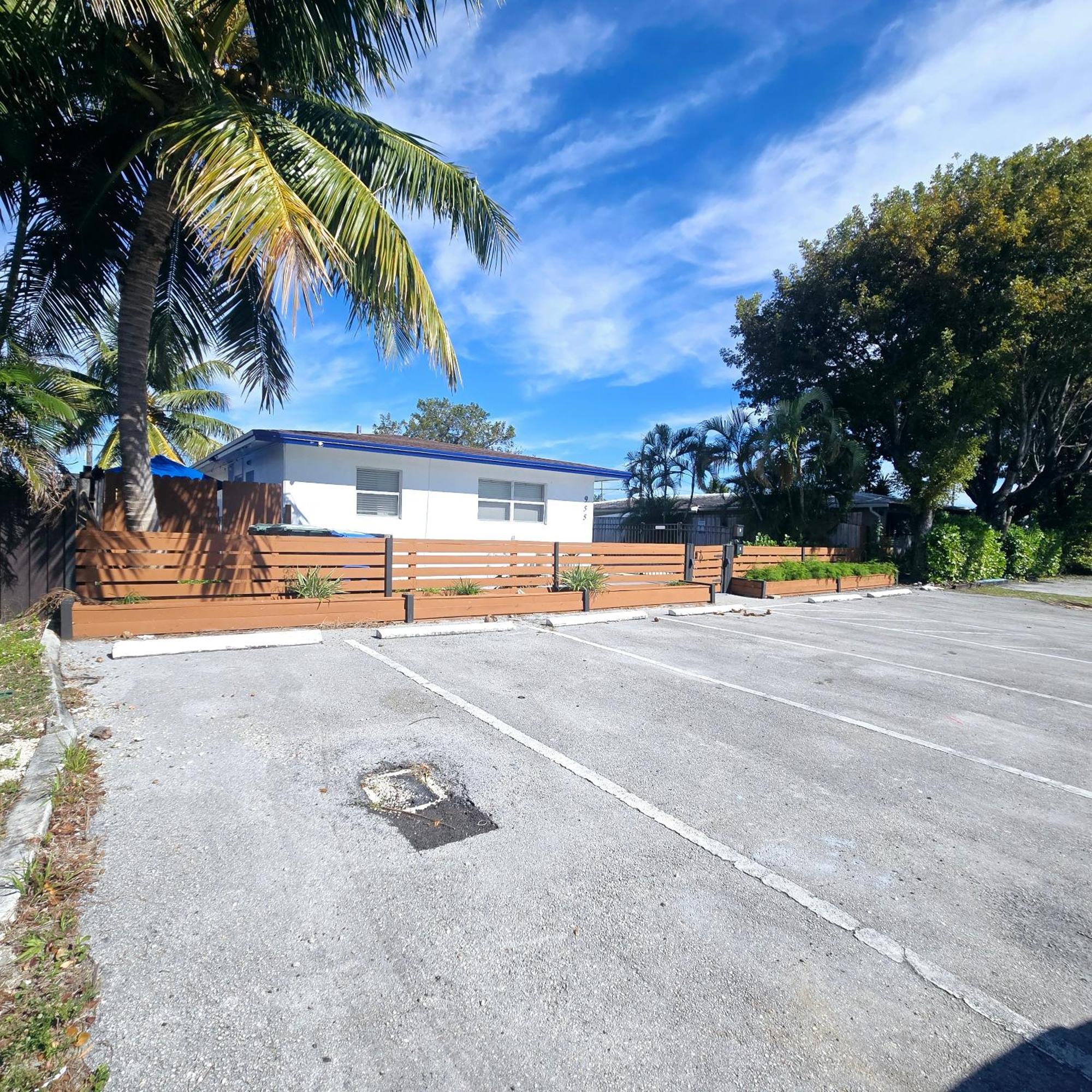 Equipped House W Pool & Patios, Near The Beaches, Prime Location- Ideal For Small Families, Coastal Haven Fort Lauderdale Bagian luar foto