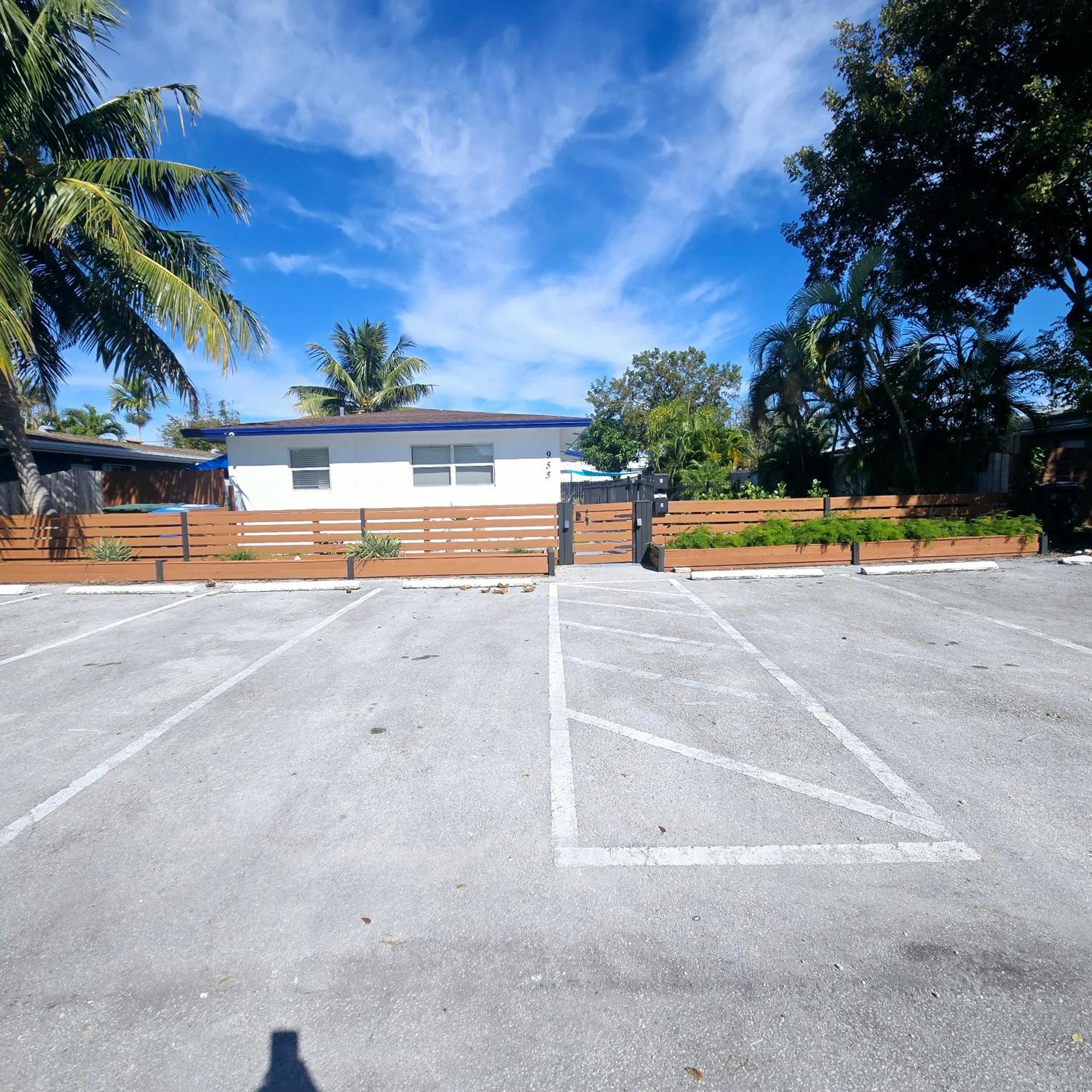 Equipped House W Pool & Patios, Near The Beaches, Prime Location- Ideal For Small Families, Coastal Haven Fort Lauderdale Bagian luar foto