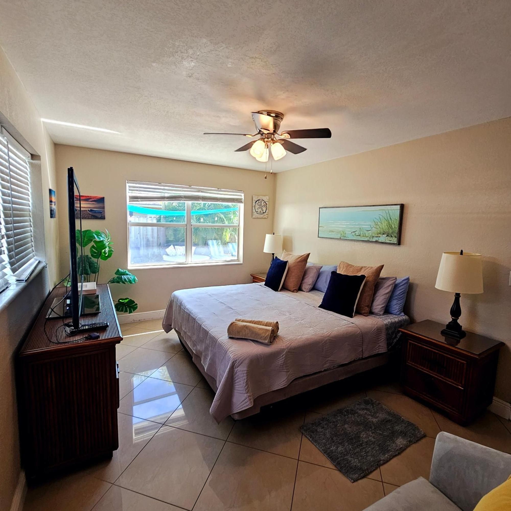 Equipped House W Pool & Patios, Near The Beaches, Prime Location- Ideal For Small Families, Coastal Haven Fort Lauderdale Bagian luar foto