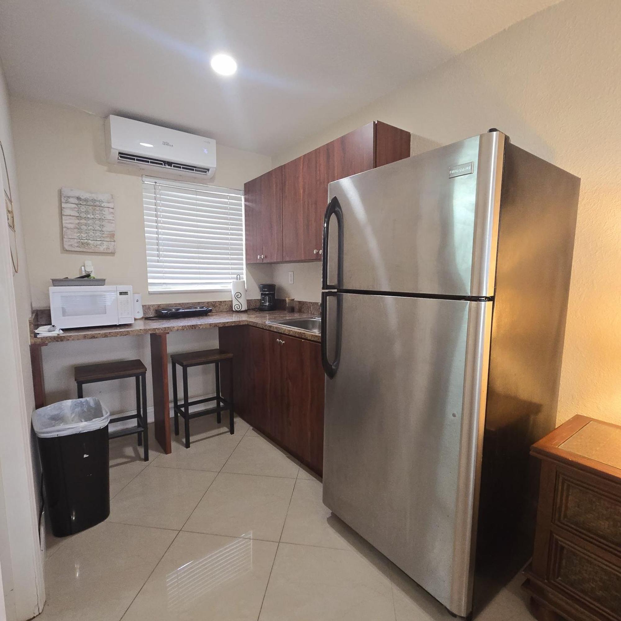 Equipped House W Pool & Patios, Near The Beaches, Prime Location- Ideal For Small Families, Coastal Haven Fort Lauderdale Bagian luar foto