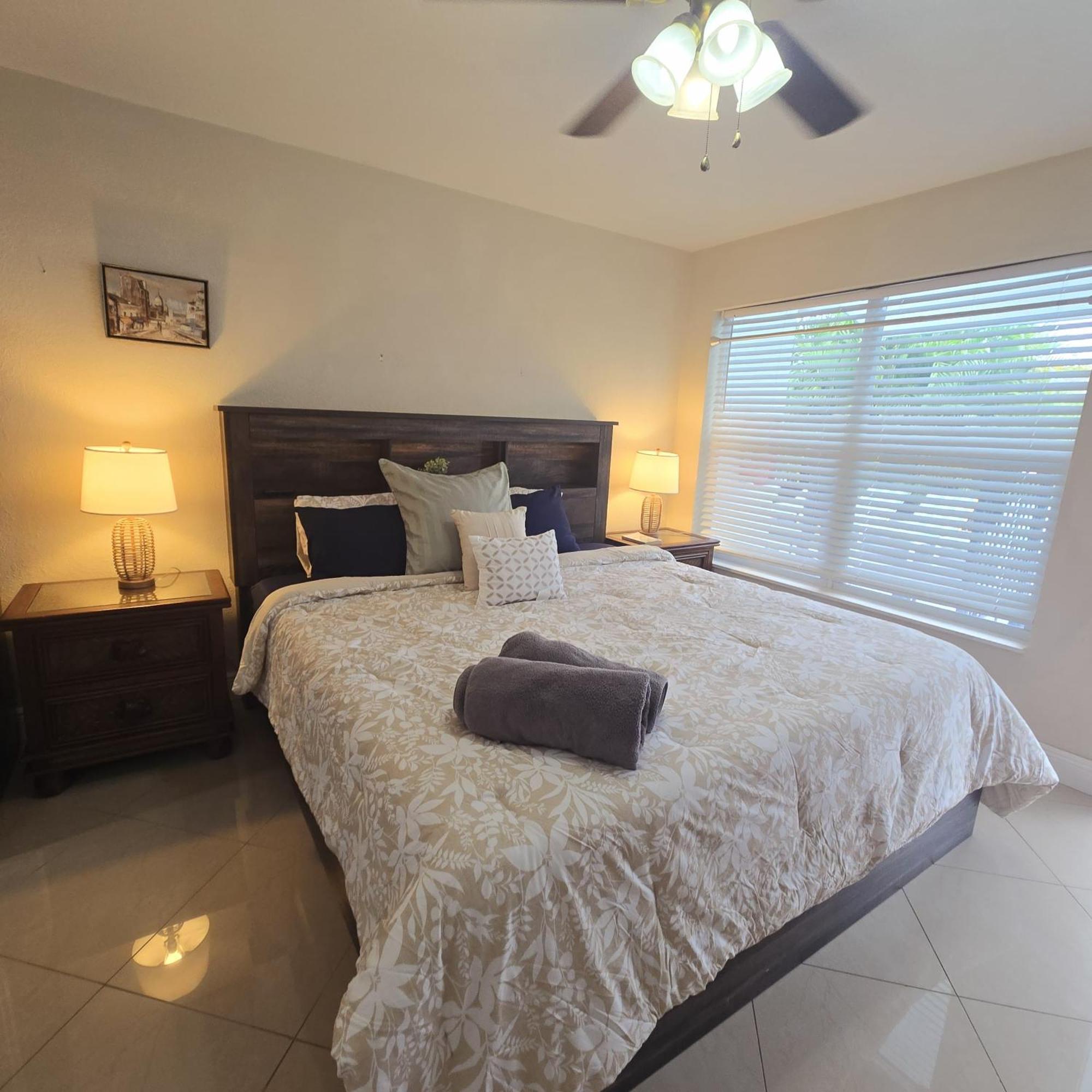 Equipped House W Pool & Patios, Near The Beaches, Prime Location- Ideal For Small Families, Coastal Haven Fort Lauderdale Bagian luar foto