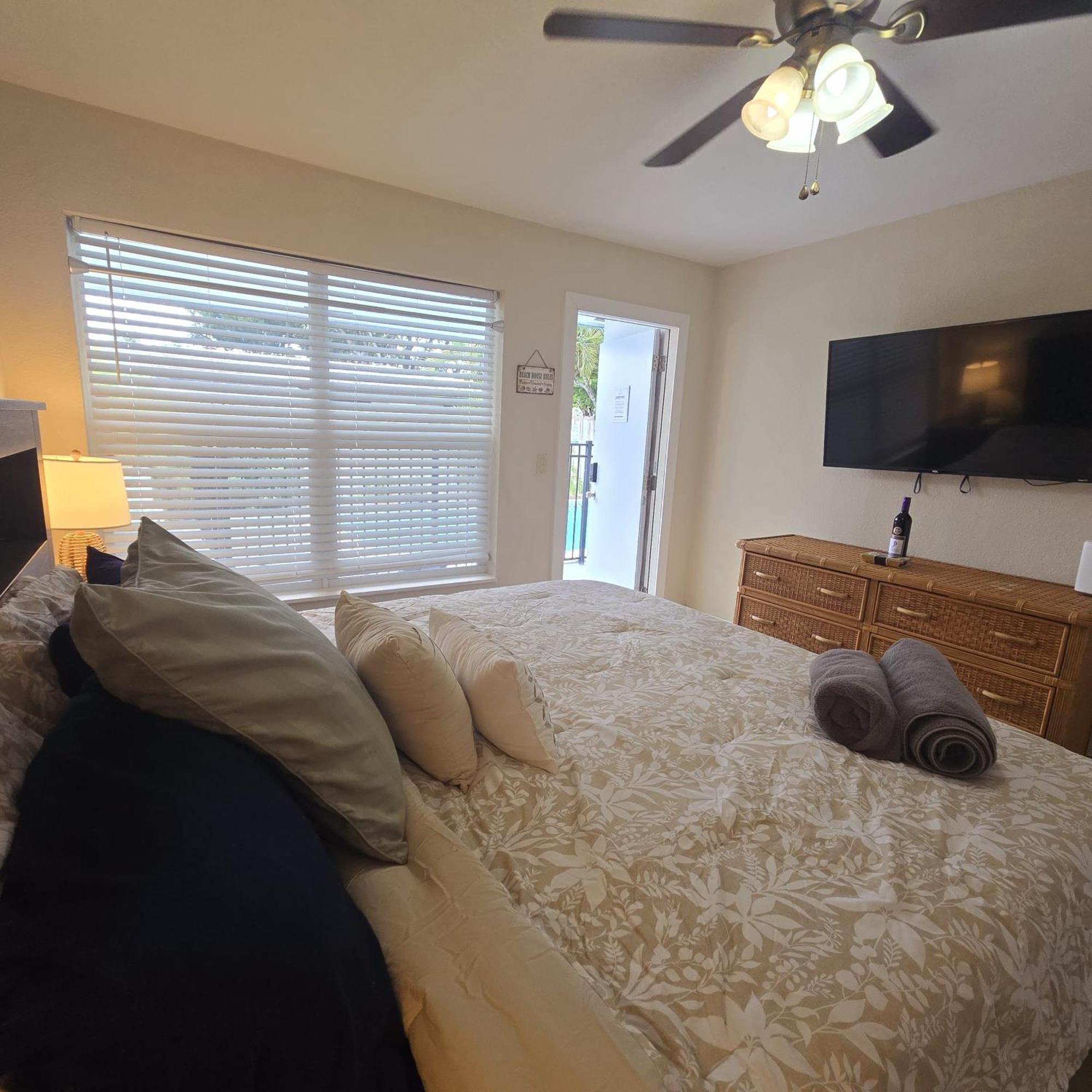 Equipped House W Pool & Patios, Near The Beaches, Prime Location- Ideal For Small Families, Coastal Haven Fort Lauderdale Bagian luar foto