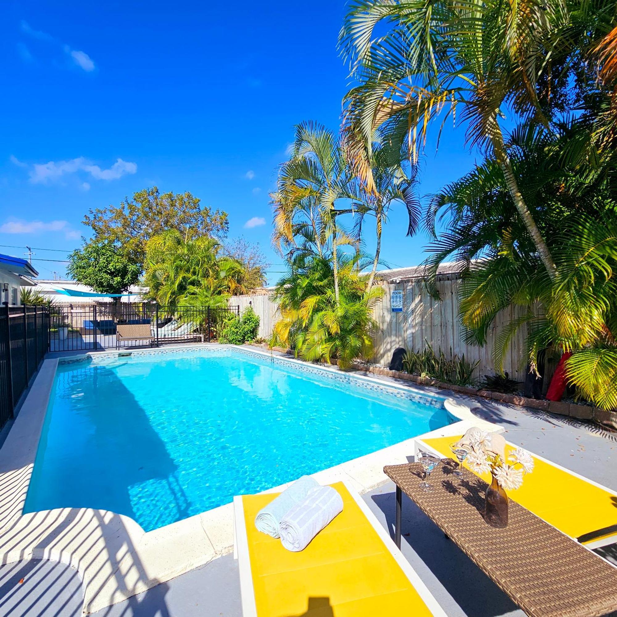 Equipped House W Pool & Patios, Near The Beaches, Prime Location- Ideal For Small Families, Coastal Haven Fort Lauderdale Bagian luar foto