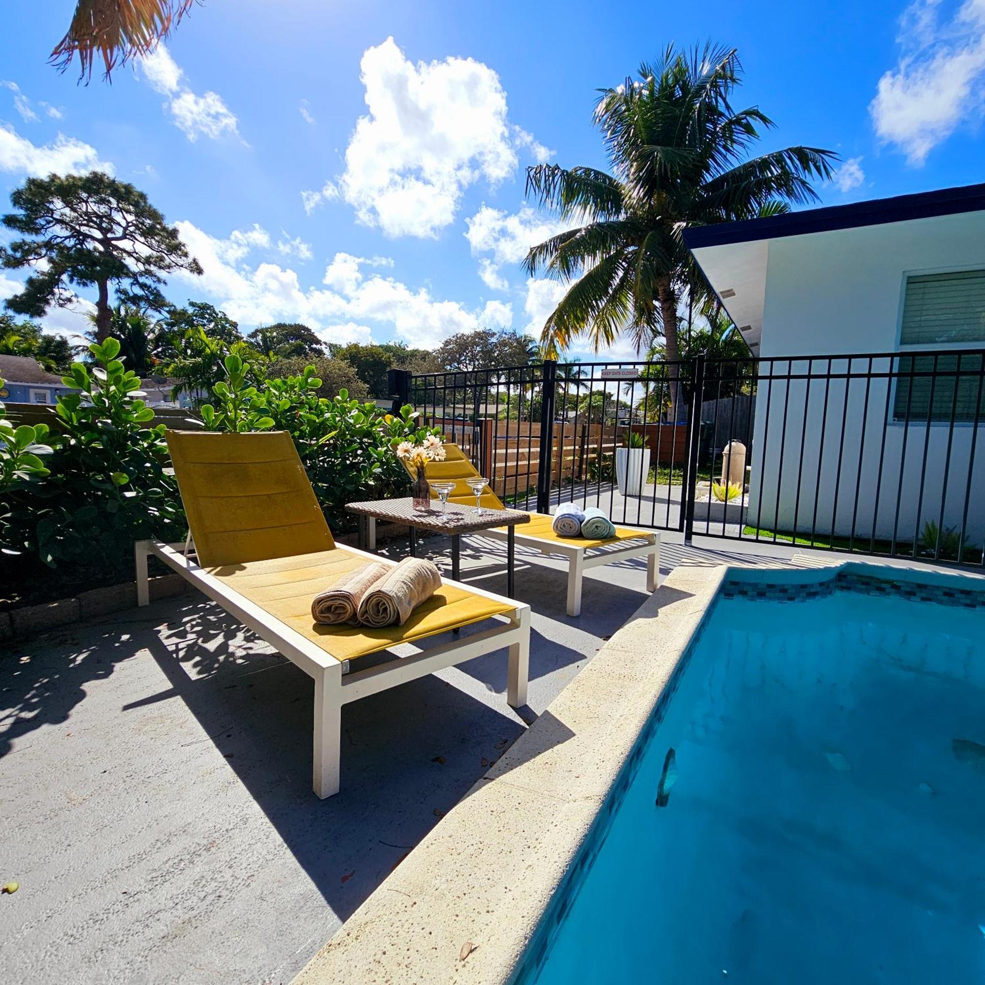 Equipped House W Pool & Patios, Near The Beaches, Prime Location- Ideal For Small Families, Coastal Haven Fort Lauderdale Bagian luar foto