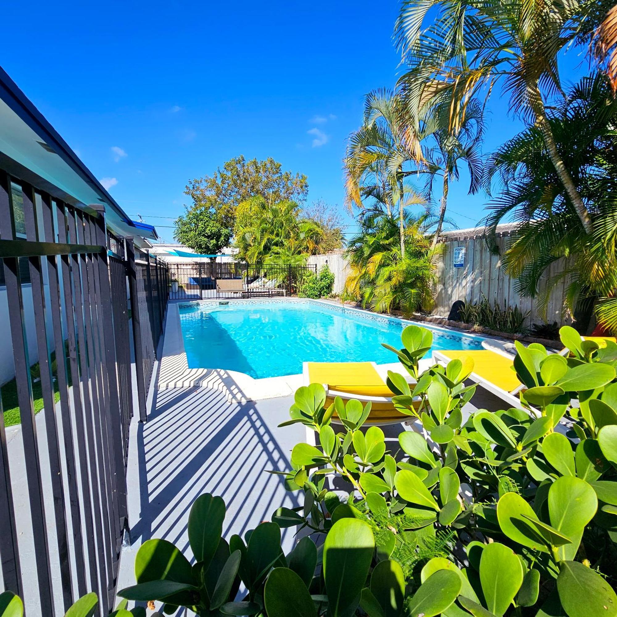Equipped House W Pool & Patios, Near The Beaches, Prime Location- Ideal For Small Families, Coastal Haven Fort Lauderdale Bagian luar foto