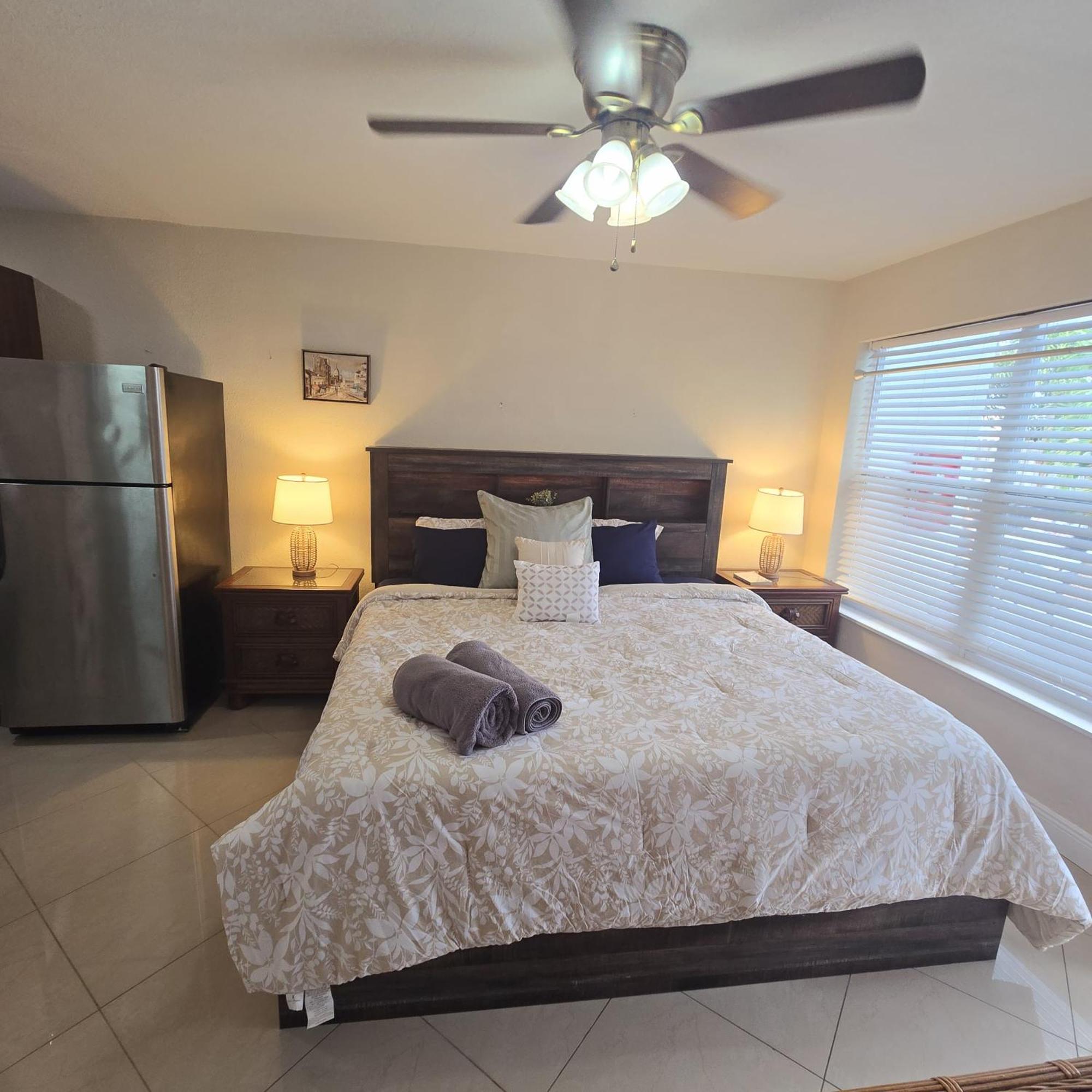 Equipped House W Pool & Patios, Near The Beaches, Prime Location- Ideal For Small Families, Coastal Haven Fort Lauderdale Bagian luar foto