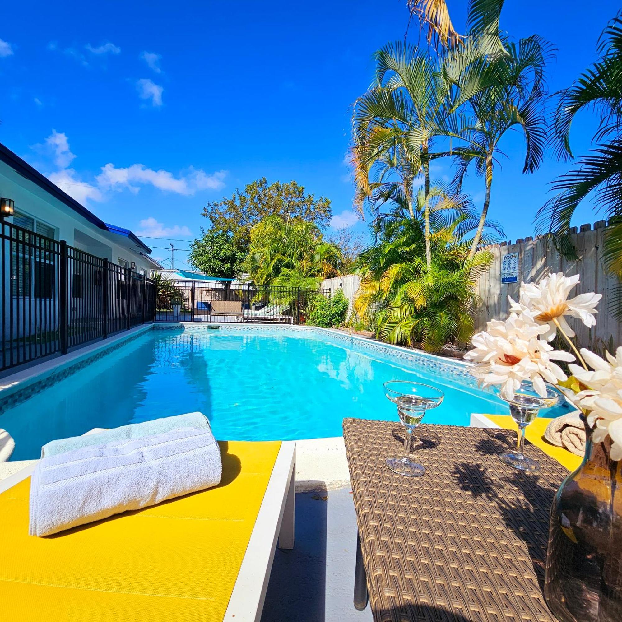 Equipped House W Pool & Patios, Near The Beaches, Prime Location- Ideal For Small Families, Coastal Haven Fort Lauderdale Bagian luar foto